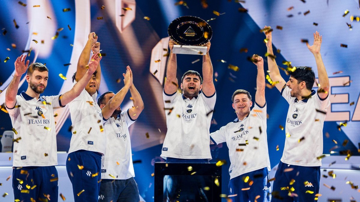 Ewc Call Of Duty Crowns A New Champion